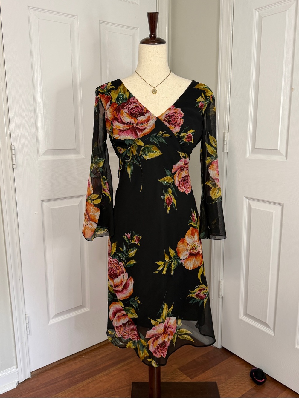 Black Floral V-Neck Long Sleeve Midi Dress
